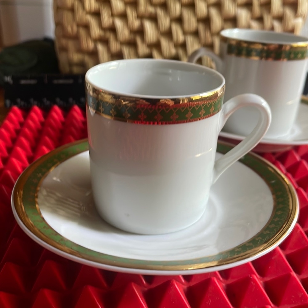 A VERY NICE PAIR OF GREEN & GOLD DEMITASSE TEACUPS AND SAUCERS